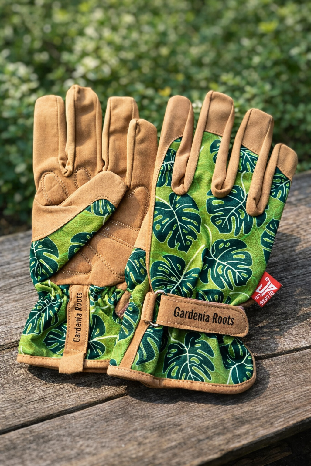 Nano & Mono e. K. - Monstera garden gloves — now also in brown — For green thumbs with feeling
