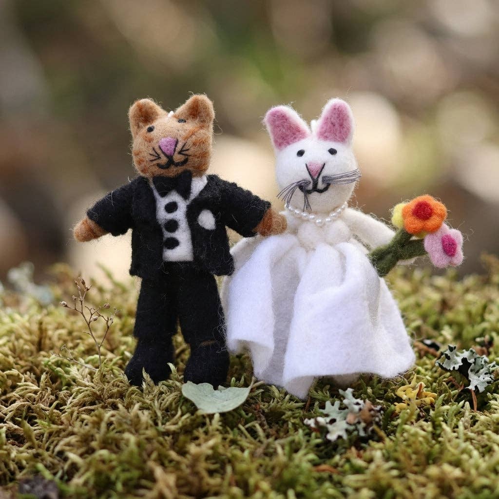 NAMASTE ARTISANS - Handmade Wool Felt Wedding Cat Couple Ornament