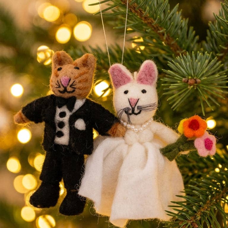 NAMASTE ARTISANS - Handmade Wool Felt Wedding Cat Couple Ornament
