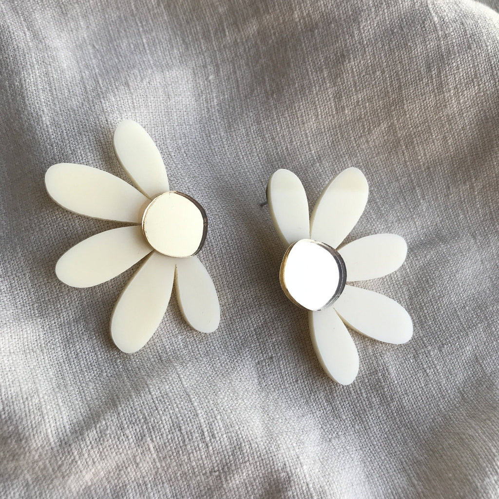 Foxie Collective - Jumbo Daisy Stud Earrings | Cream + Gold
