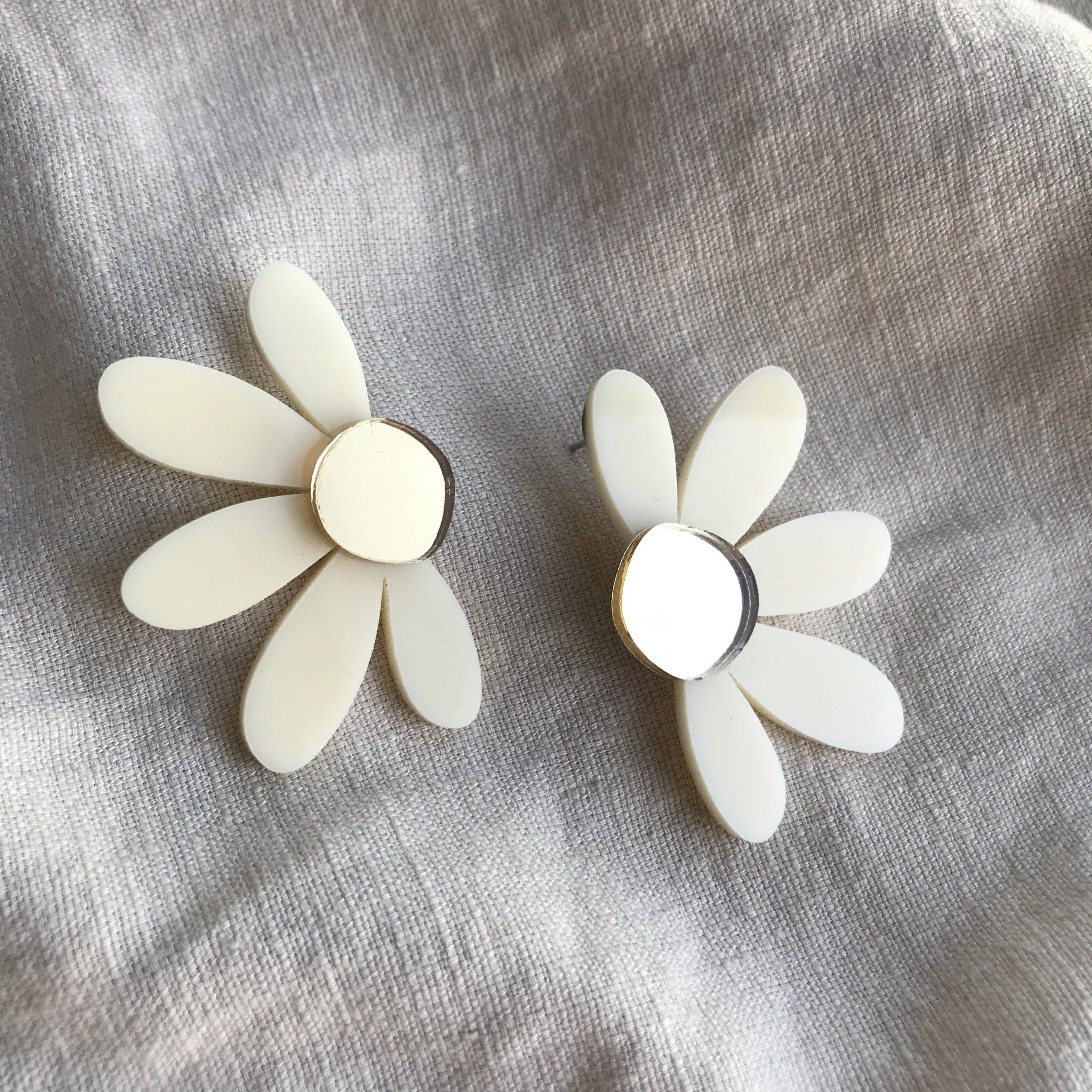Foxie Collective - Jumbo Daisy Stud Earrings | Cream + Gold