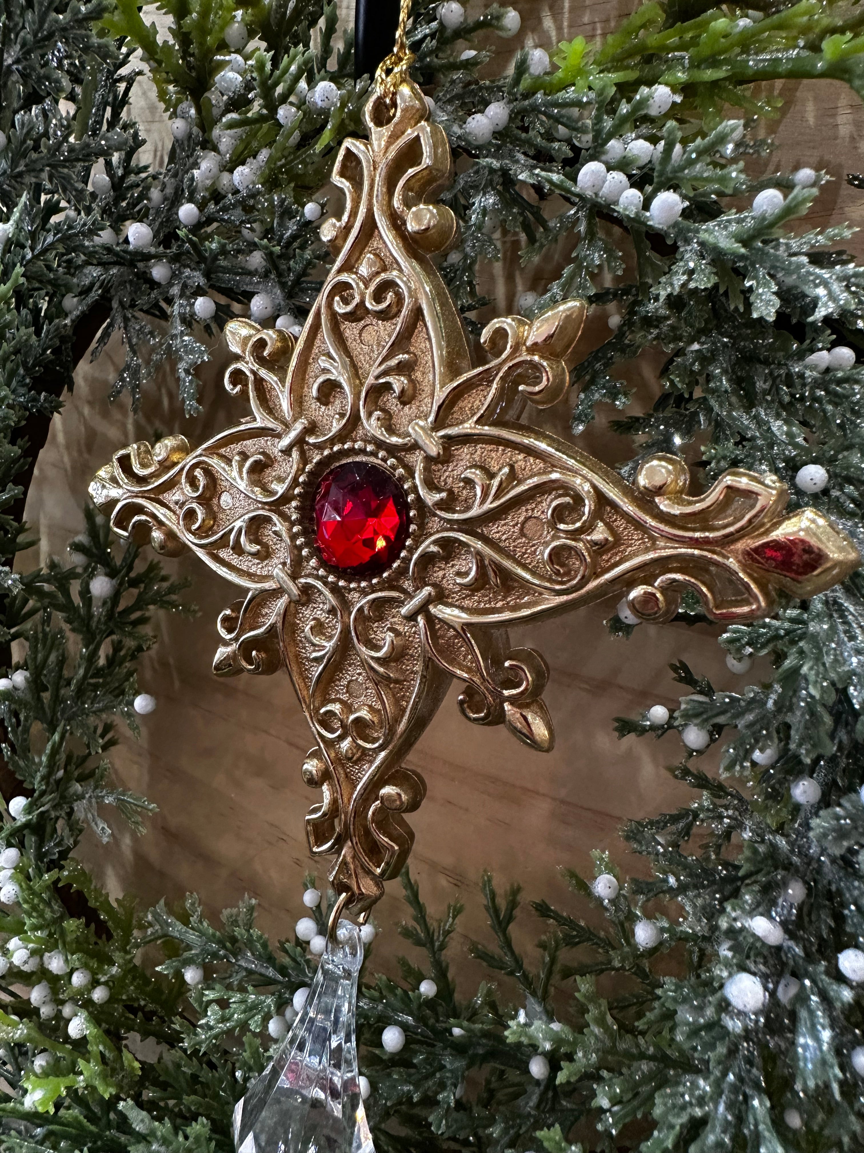ORNATE GOLDEN STAR ORNAMENT - 2024 - XM25 - 04