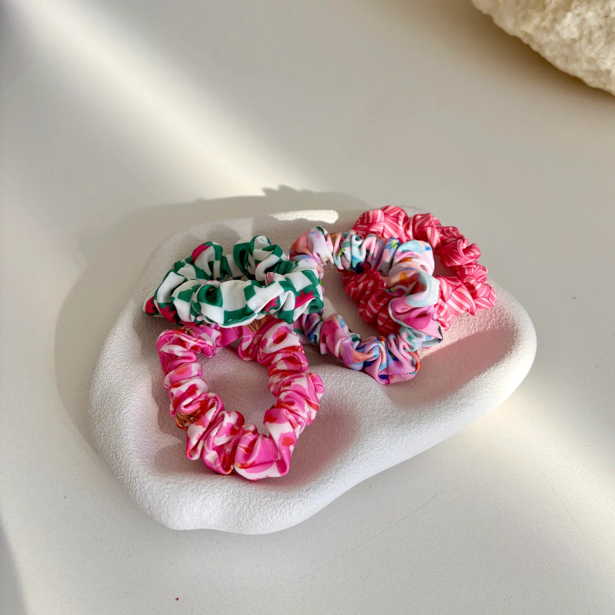 PINK/GREEN SCRUNCHIES SET OF FOUR