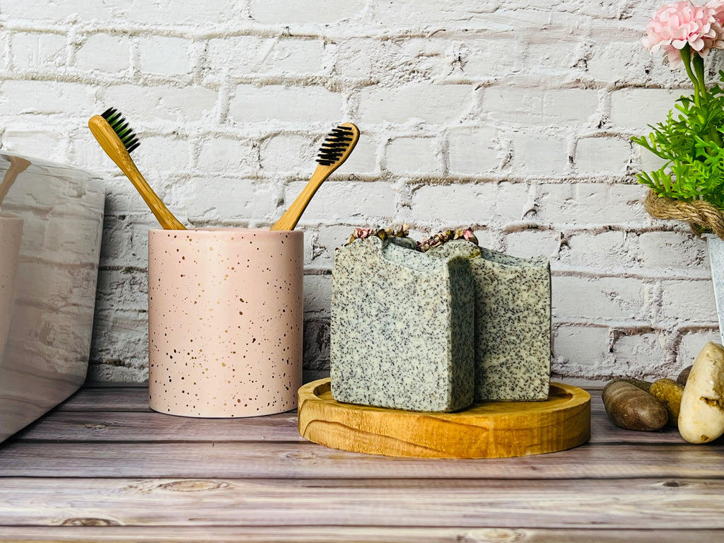 Cedarwood Road Australian Bentonite Clay Exfoliating Bar with Lemon & Coconut Husk