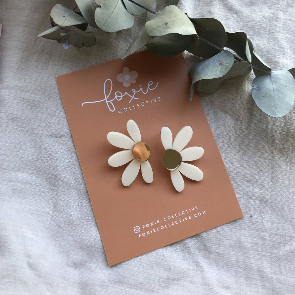 Foxie Collective - Jumbo Daisy Stud Earrings | Cream + Gold