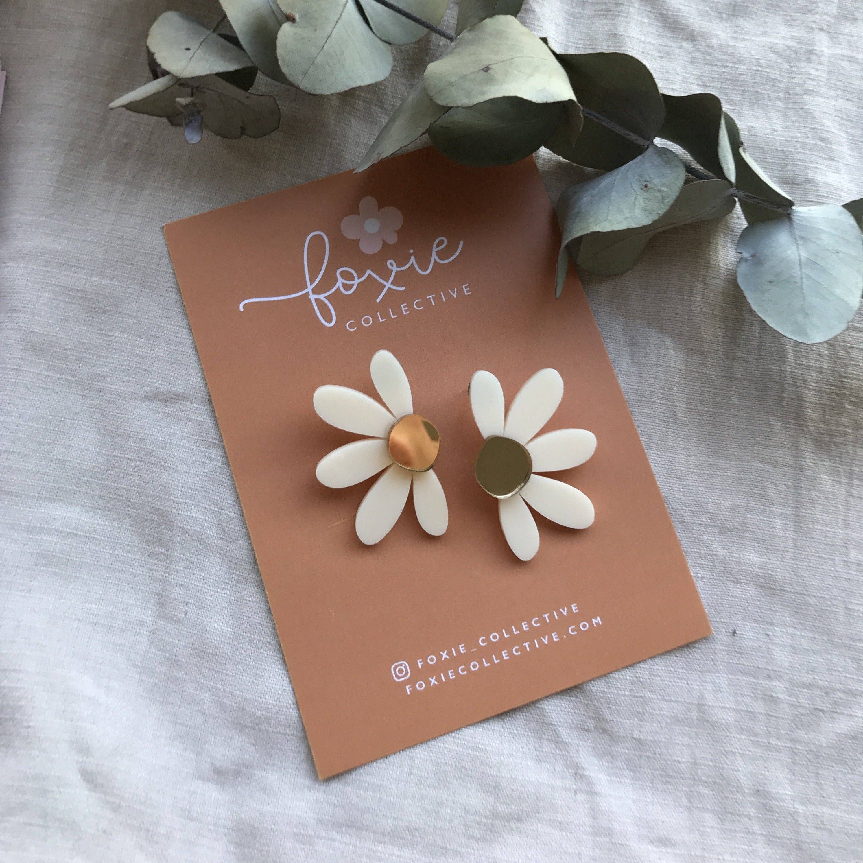 Foxie Collective - Jumbo Daisy Stud Earrings | Cream + Gold
