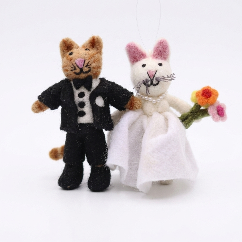 NAMASTE ARTISANS - Handmade Wool Felt Wedding Cat Couple Ornament